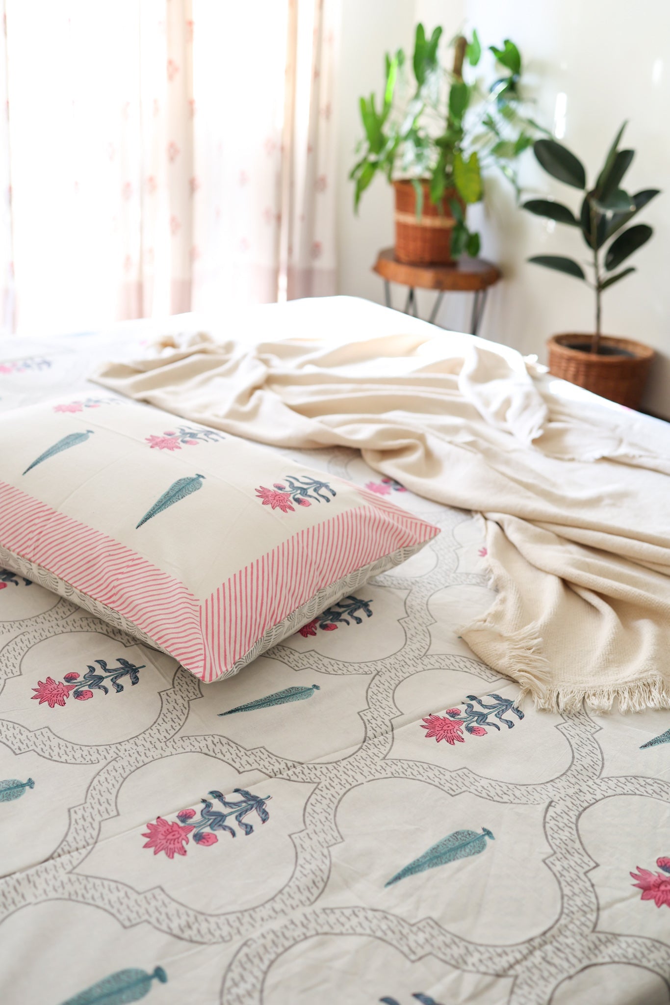 Block print bed sheet set - Pink floral bedsheet set- King & Queen size -Cotton bedsheet set