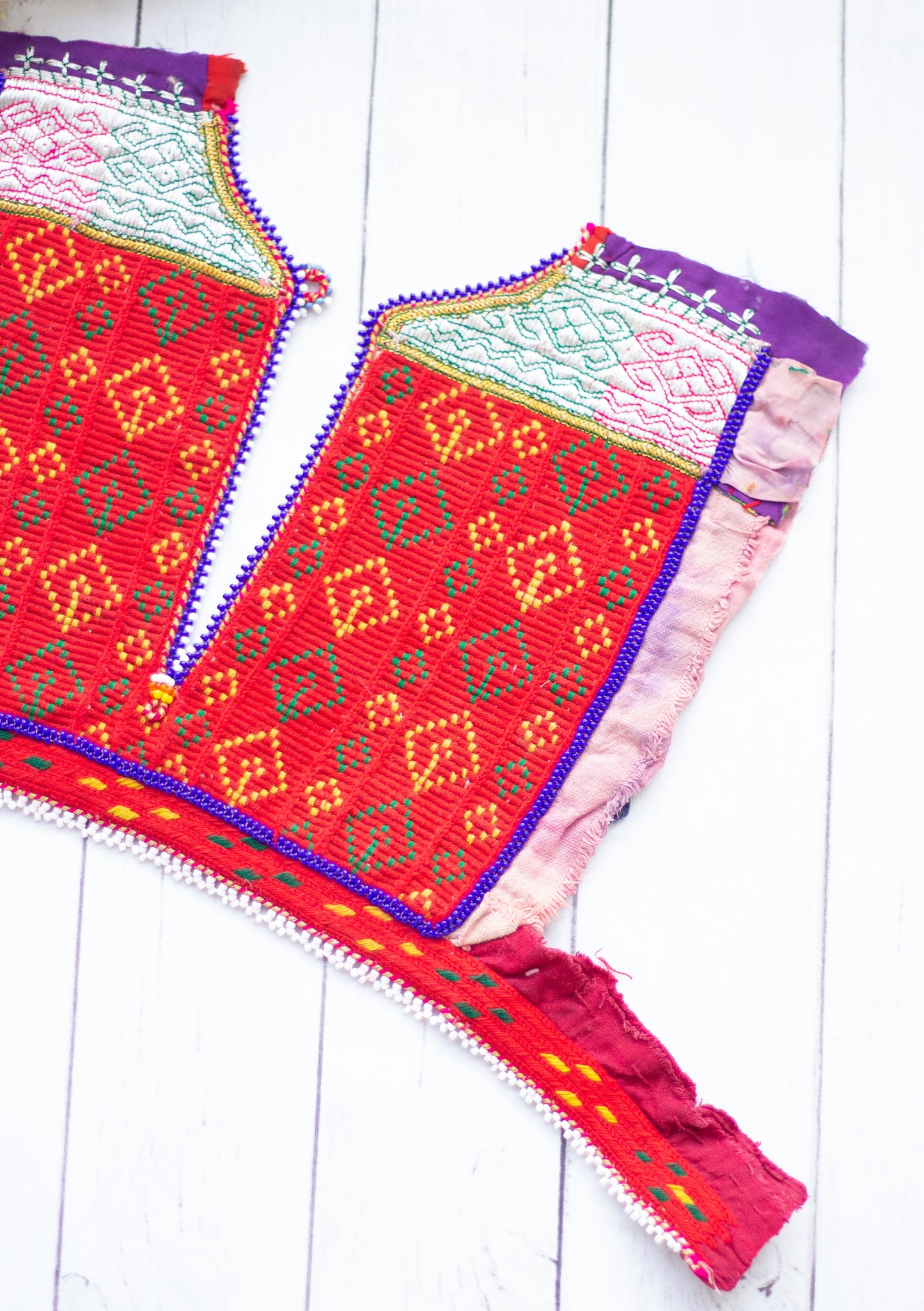 Banjara Embroidery patch - Vintage bohemian embroidery yoke - Kutch embroidery - Diya