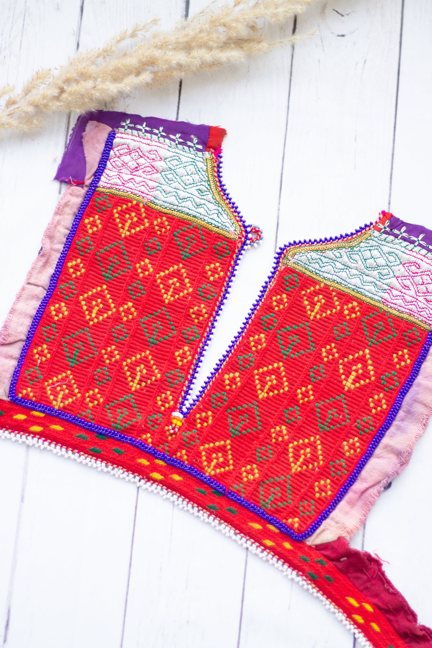 Banjara Embroidery patch - Vintage bohemian embroidery yoke - Kutch embroidery - Diya