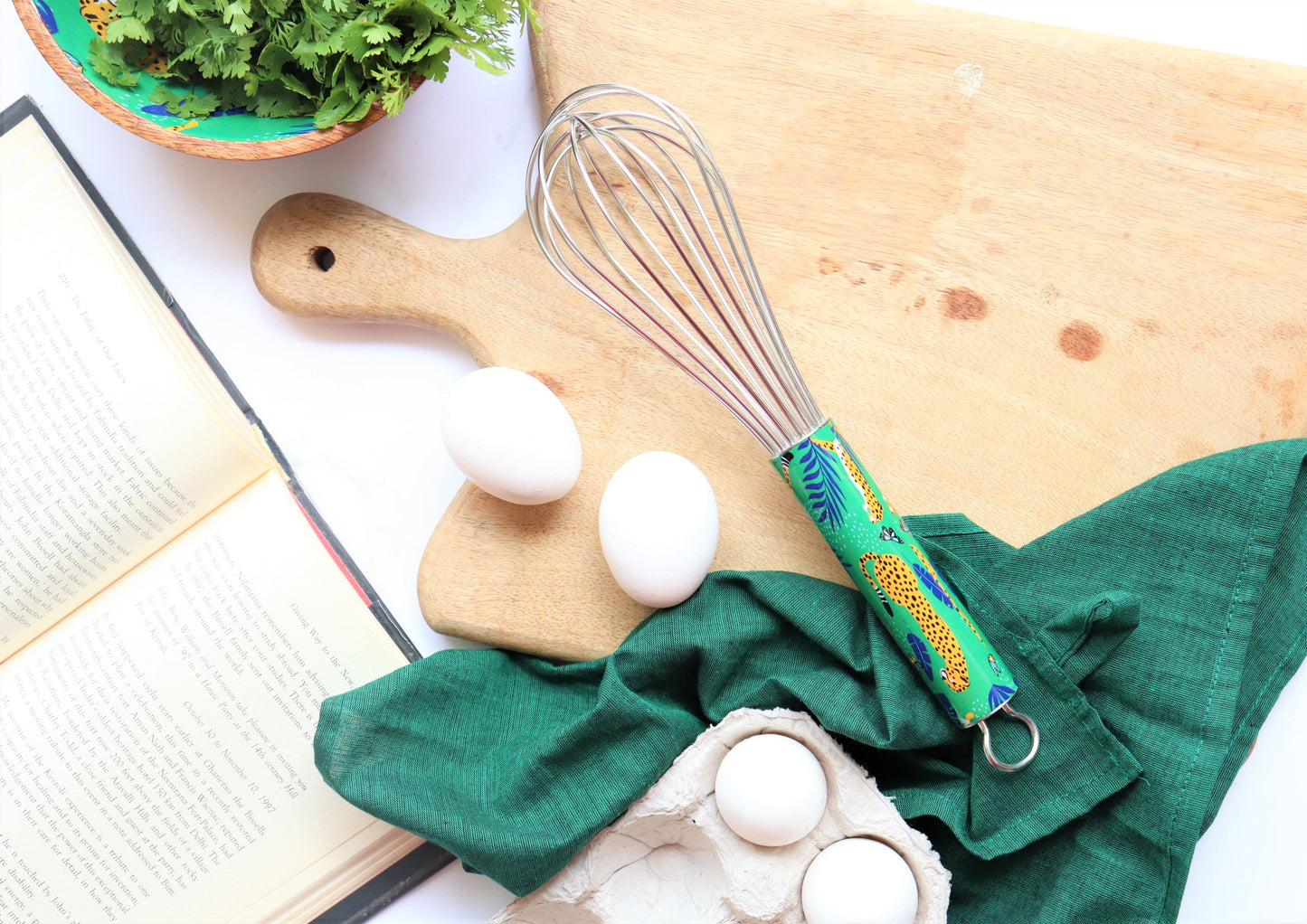Baking gift set - Hand whisk and set of 2 kitchen towels - Wire whisk - Tea towels set - Fierce