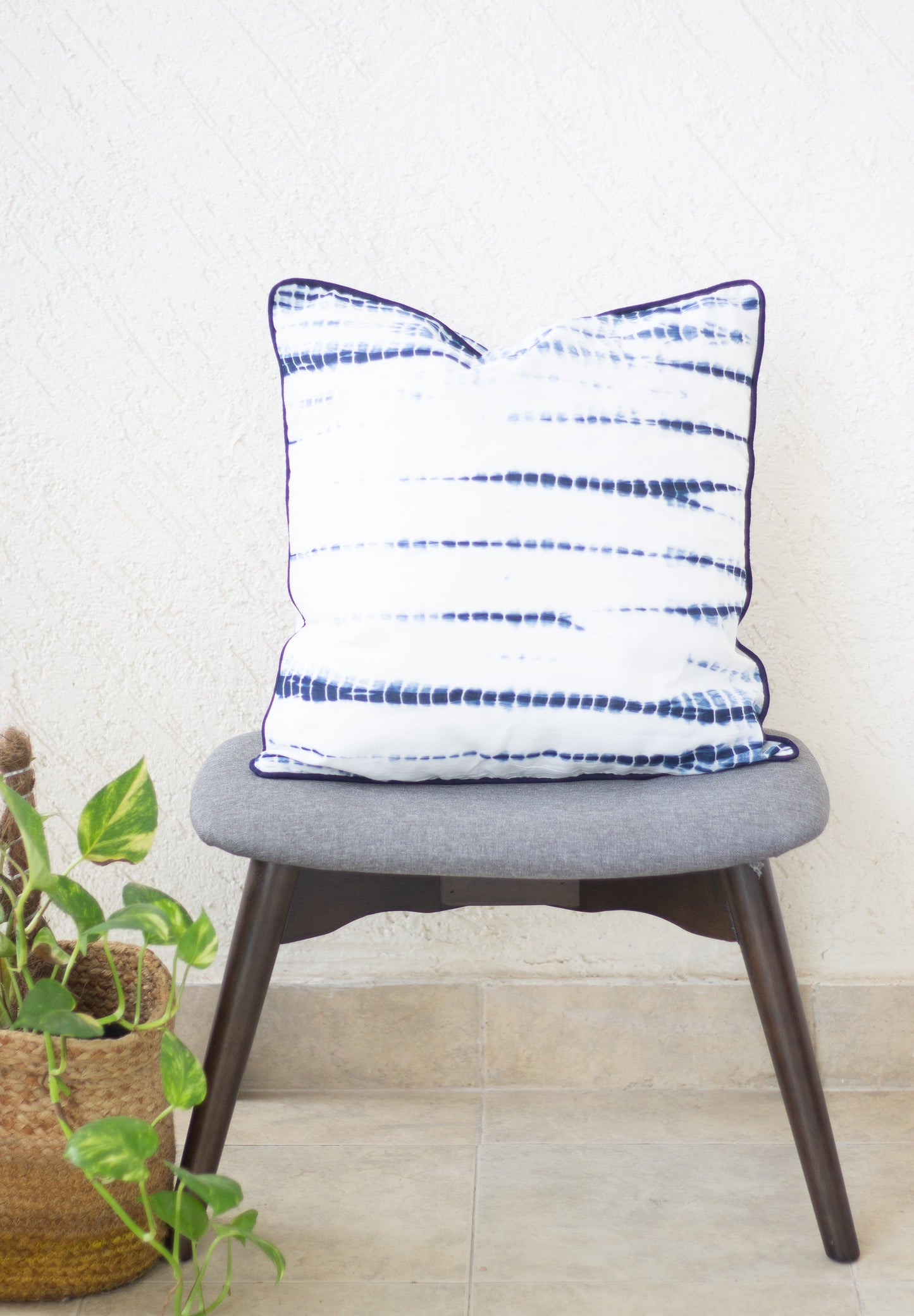 Tie and dye decorative cushion covers - Shibori cushions - Blue and white