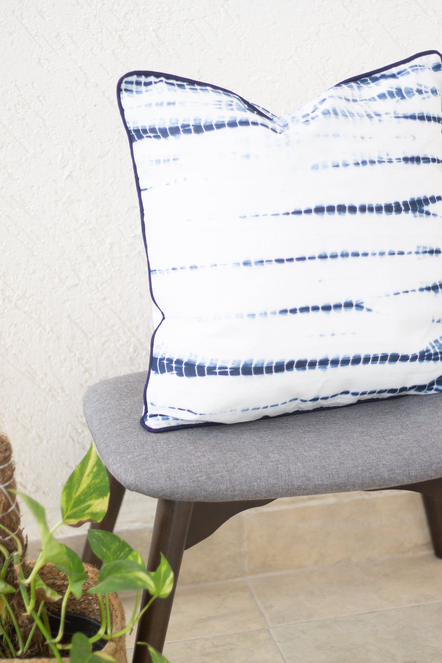 Tie and dye decorative cushion covers - Shibori cushions - Blue and white