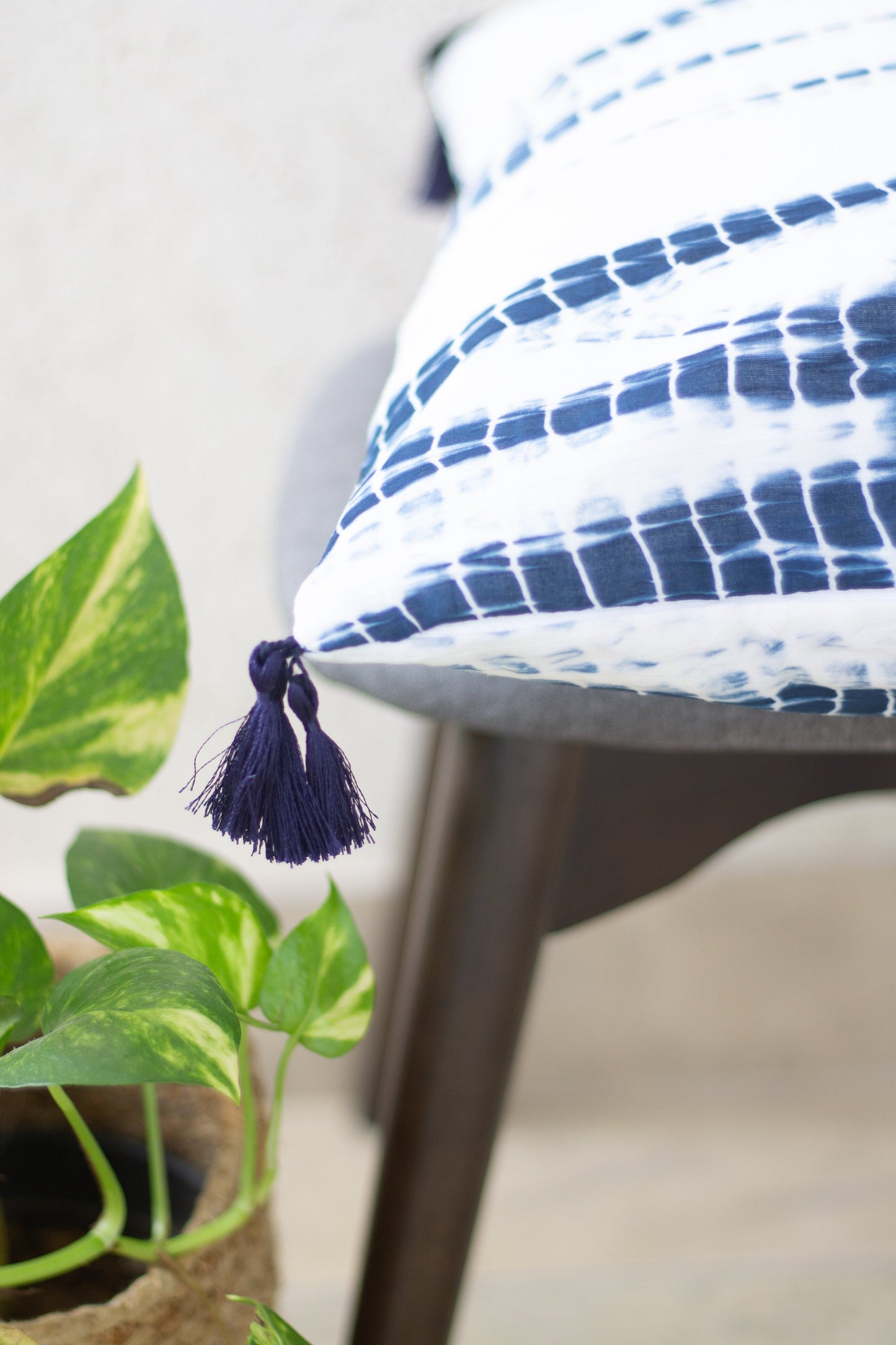 Tie and dye decorative cushion covers - Shibori cushions with tassels- Blue and white