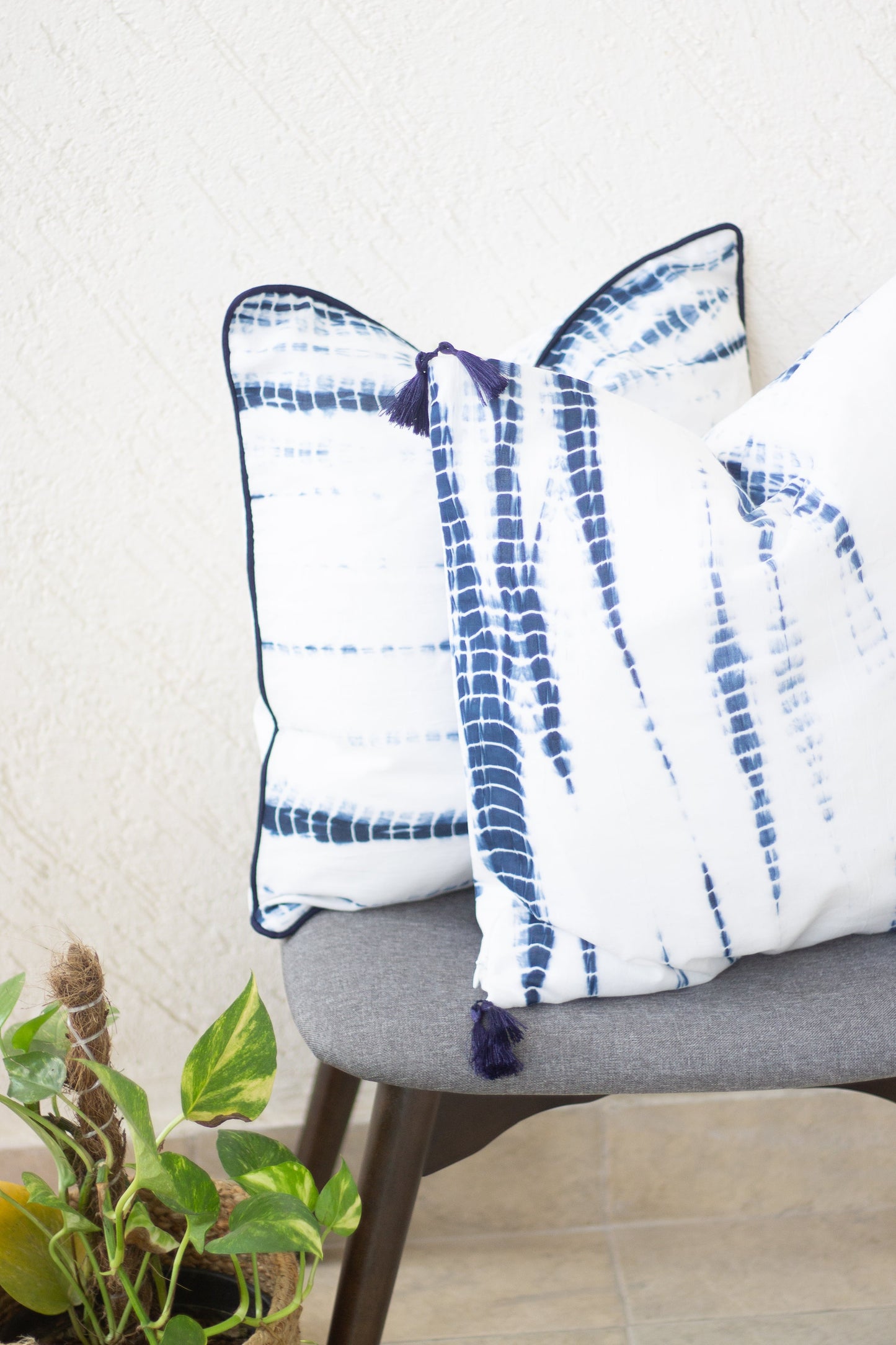 Tie and dye decorative cushion covers - Shibori cushions with tassels- Blue and white