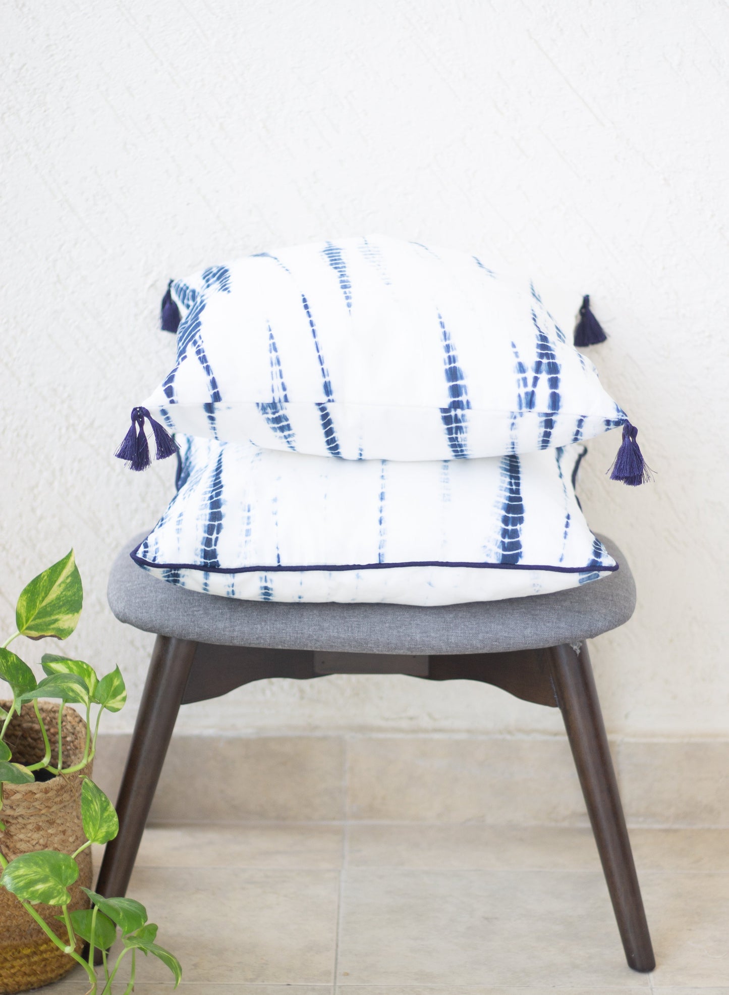 Tie and dye decorative cushion covers - Shibori cushions with tassels- Blue and white